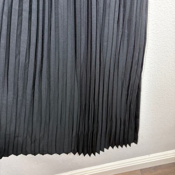 Uoozee Size Medium Mock Neck Accordion Pleat Maxi Dress Black Sleeveless - Picture 6 of 12